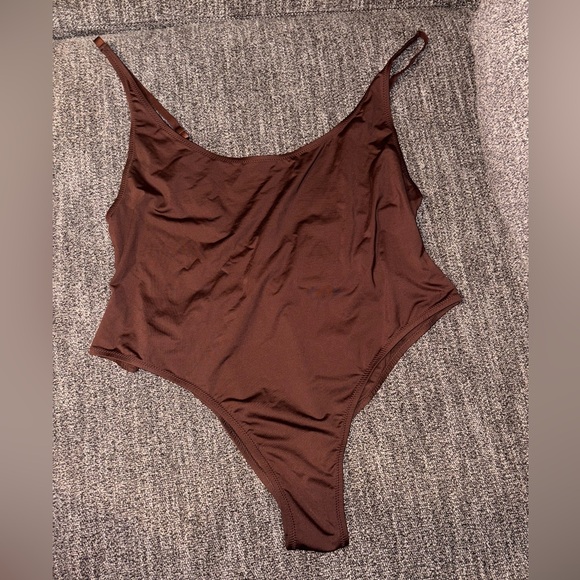 SKIMS Scoop Neck 1 One Piece Swimsuit Tank Swim Suit Brown COCOA - Picture 4 of 9